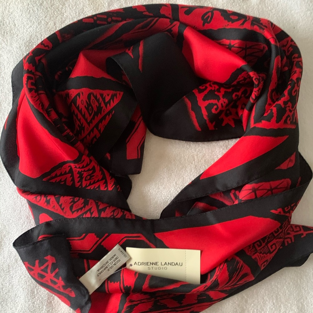 ❤️🖤Beautiful Red Black Large Silk Scarf ❤️🖤 NWT